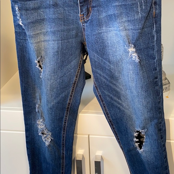 Ci Sono distressed cuff raw hem skinny jean - Picture 4 of 9